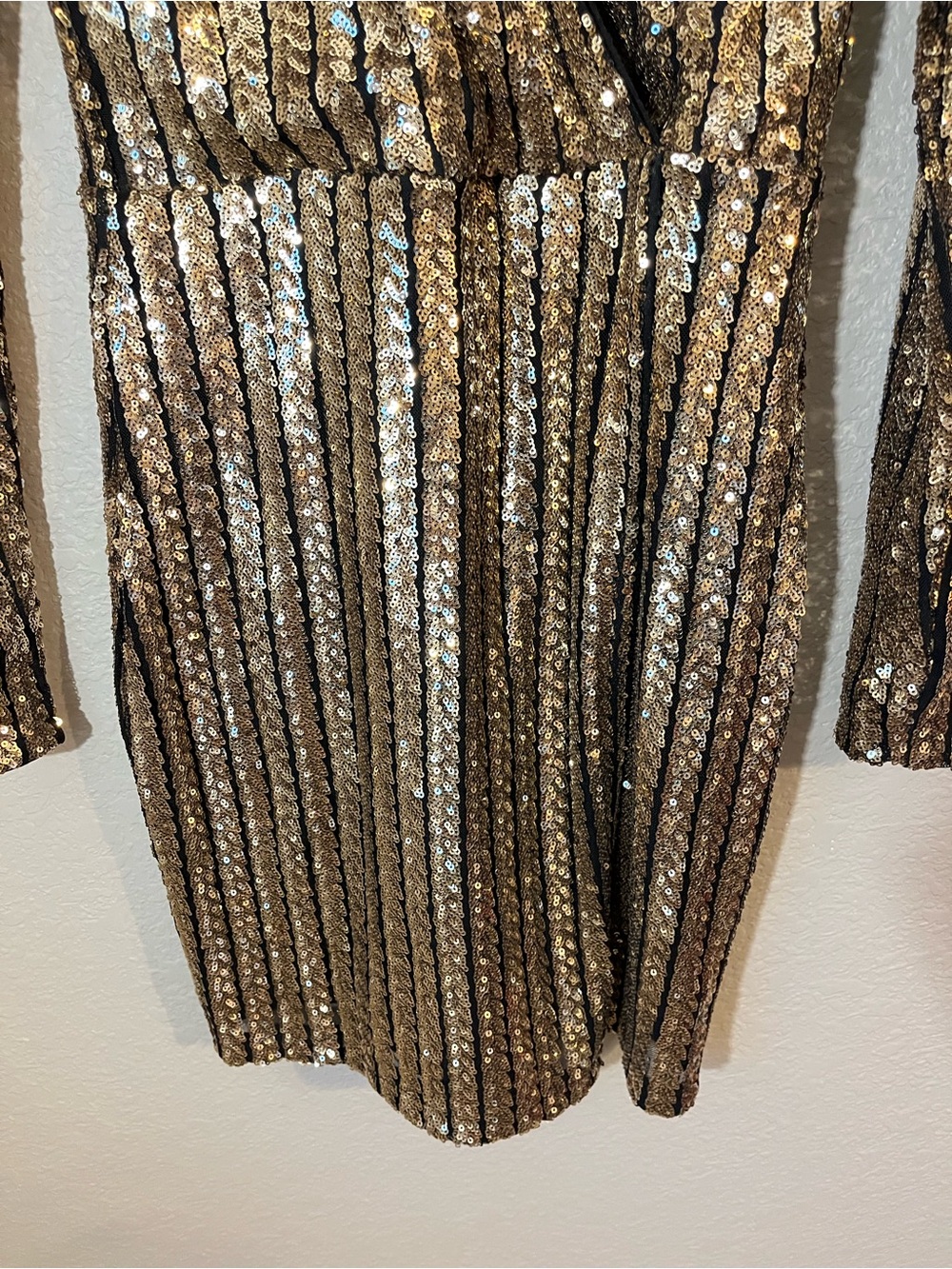 NWOT Lulus Gold Black Sequin Faux Wrap Mini Dress Long Sleeve Party S Vegas - Picture 2 of 11